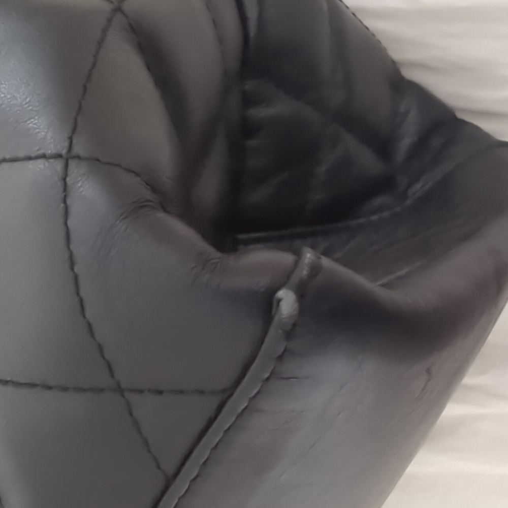 Black Genuine Leather Quilted Handbag - Picture 7 of 11